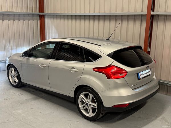 2016 (162) Ford Focus 1.5TDCI Zetec 392409825