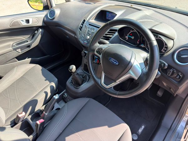 171 Ford Fiesta  1.5 TDCi 75PS Zetec 392505385
