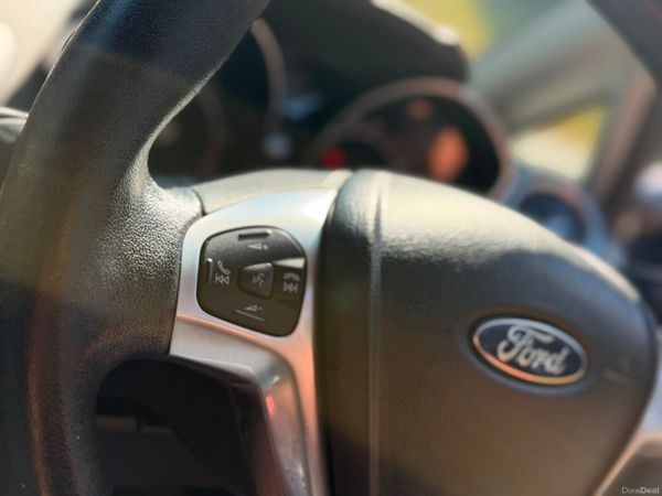 171 Ford Fiesta  1.5 TDCi 75PS Zetec 392505391