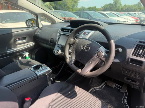 17 Toyota Prius Alpha 392512841