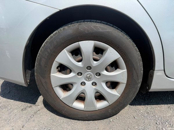 17 Toyota Prius Alpha 392512843