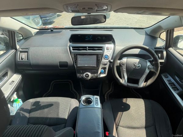 17 Toyota Prius Alpha 392512849