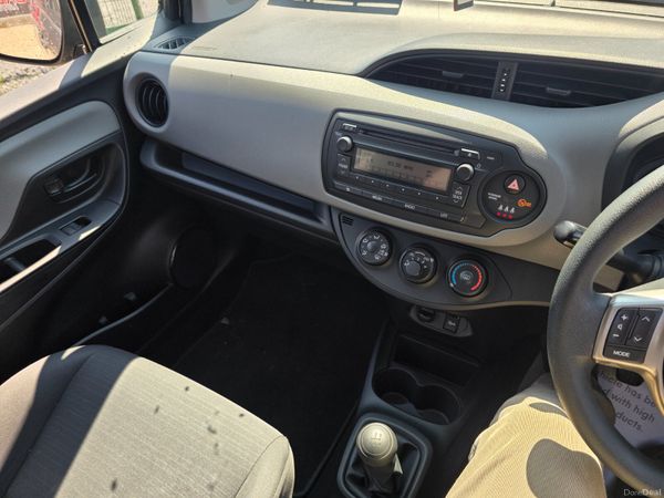 Toyota Yaris 2015 392526127