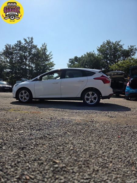 Stunning Ice White Ford Focus 392691287