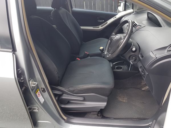 LOW KM YARIS... NCT PASS TODAY 392619411