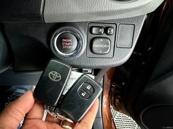 142 Toyota Yaris/ Vitz 1.3 Petrol Automatic 392628527
