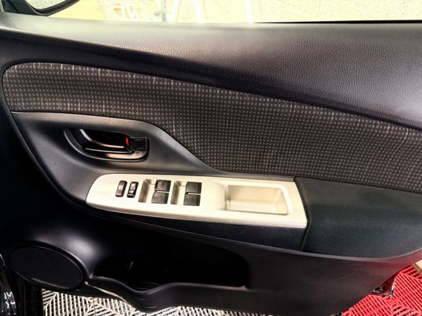 152 Toyota Yaris/ Vitz 1.3 Petrol Automatic 392628793