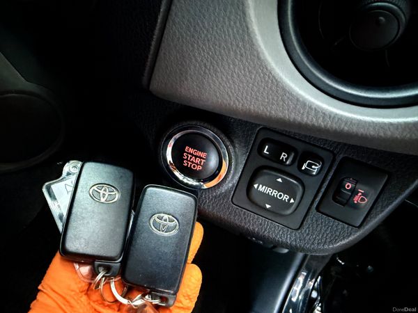 152 Toyota Yaris/ Vitz 1.3 Petrol Automatic 392628797