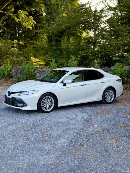 Toyota Camry | 2020-2 | Hybrid | White | Luxury 392769673
