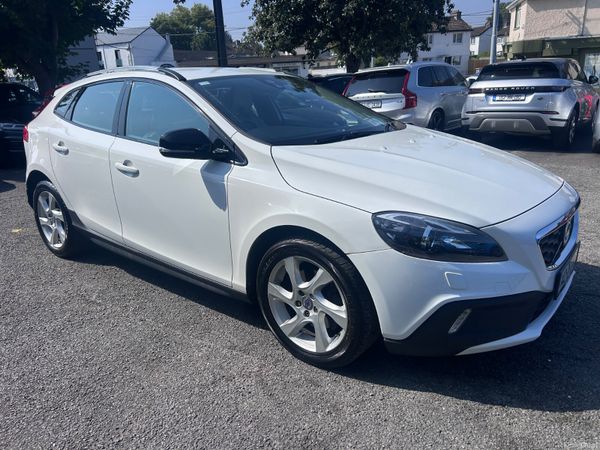 2014 VOLVO V40 1.6d CROSS COUNTRY SE LUX AUTO 392923173