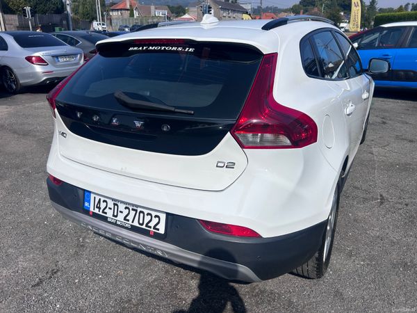 2014 VOLVO V40 1.6d CROSS COUNTRY SE LUX AUTO 392923177