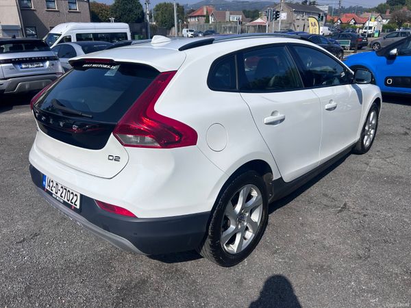 2014 VOLVO V40 1.6d CROSS COUNTRY SE LUX AUTO 392923179