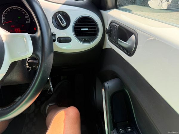 131 Volkswagen Beetle  1.2 TSI 393073003