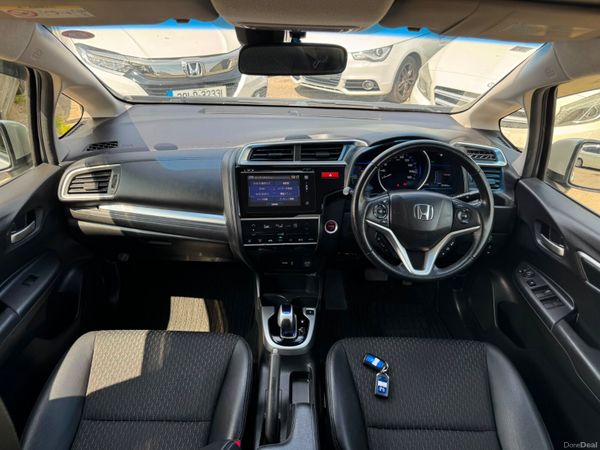 Honda Fit 1.5 hyrbid 63000kms 2014 393097721
