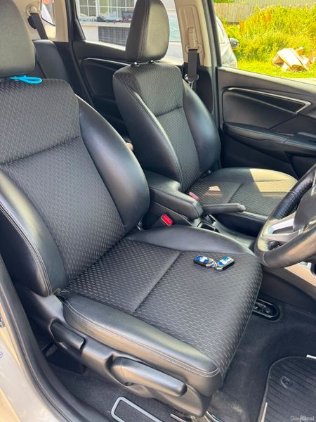 Honda Fit 1.5 hyrbid 63000kms 2014 393097723