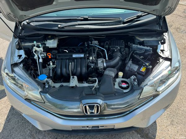 Honda Fit 1.5 hyrbid 63000kms 2014 393097729
