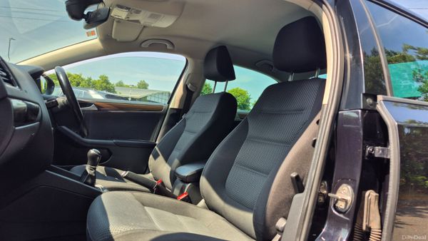 172 Volkswagen Jetta 2.0TDI LOW KM 393142073