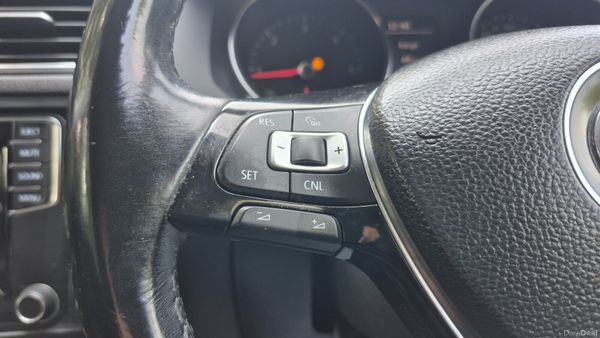 172 Volkswagen Jetta 2.0TDI LOW KM 393142081