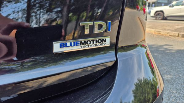 172 Volkswagen Jetta 2.0TDI LOW KM 393142089