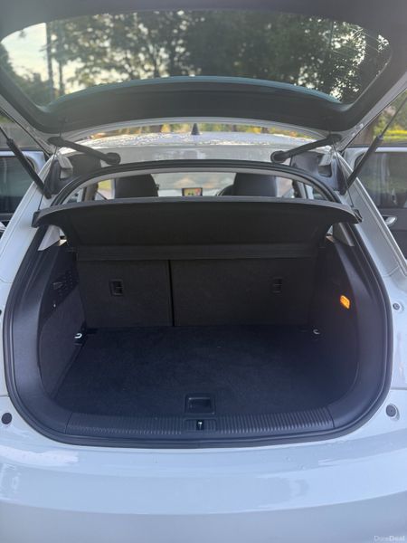 ✅ New: Car Play. Reverse Cam. NCT 8/27. Automatic 393123197