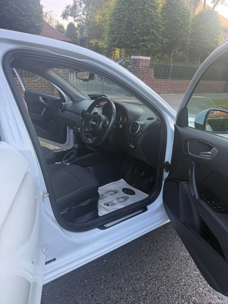 ✅ New: Car Play. Reverse Cam. NCT 8/27. Automatic 393123113