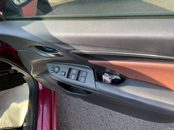 2018 Honda Fit  1.5 Hybrid Auto, >>38Kmiles Only<< 393220929