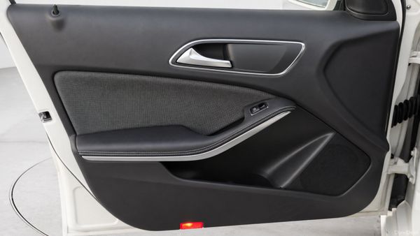Mercedes-Benz A180 1.6L  Auto *apple carplay* 393237449