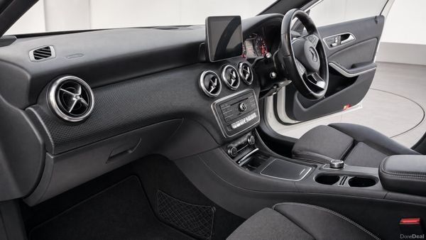 Mercedes-Benz A180 1.6L  Auto *apple carplay* 393237453