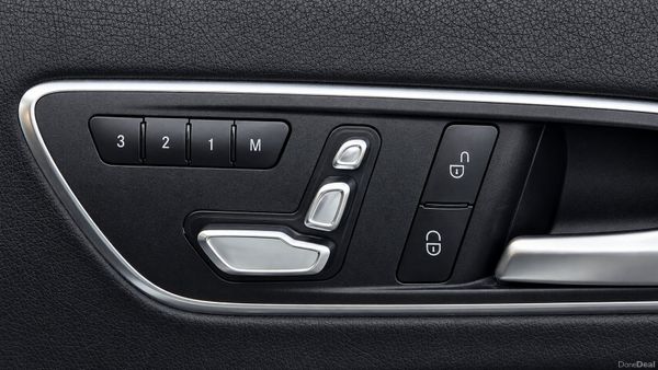 Mercedes-Benz A180 1.6L  Auto *apple carplay* 393237459