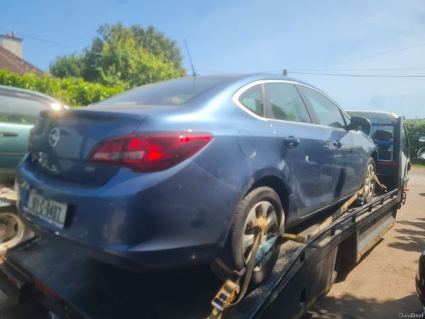 161 Opel Astra 1.6cdti Needs engine work 393366741