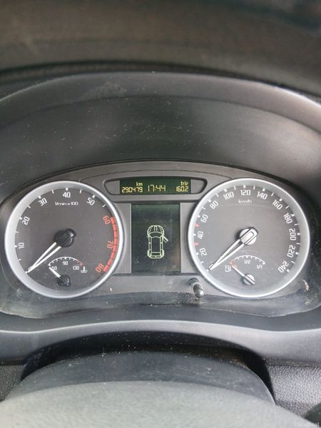 Skoda Fabia 2010 393385391
