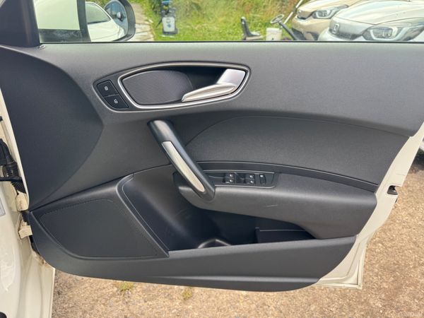 AUDI A1 S-Line 1.4L Tfsi Auto 66000KM 2013 2 Keys 393398389
