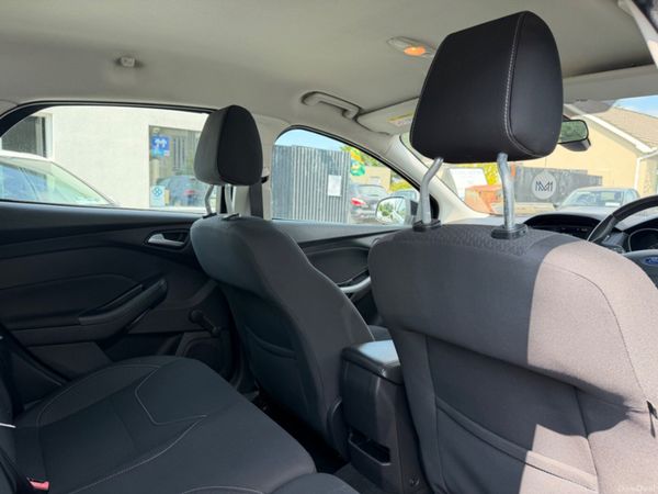 Ford Focus Excellent Condition 393443773