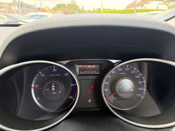 2014 HYUNDAI IX35 1.7d CELEBRATION NEW NCT 393495609