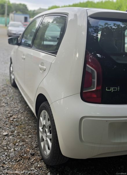 Volkswagen up! 2015 393420661