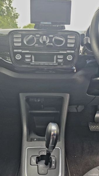 Volkswagen up! 2015 393420671
