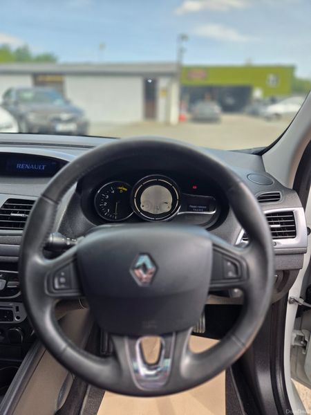 Pearl White Low Mileage Renault Megane 393558185