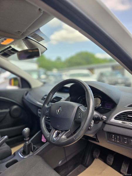 Pearl White Low Mileage Renault Megane 393558187