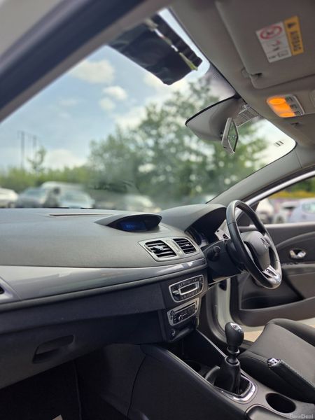 Pearl White Low Mileage Renault Megane 393558209
