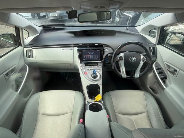 131 Toyota Prius Hybrid 393564227