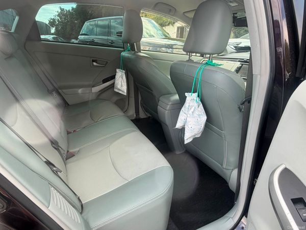 131 Toyota Prius Hybrid 393564229