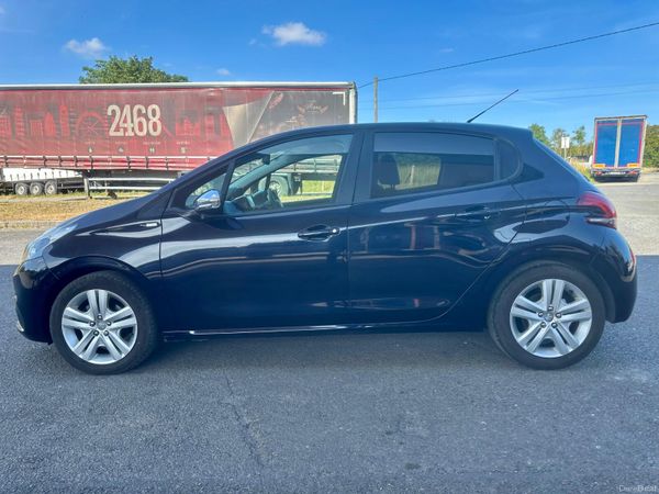 PEUGEOT 208 1.2L Automatic Very low Mileage 393510085