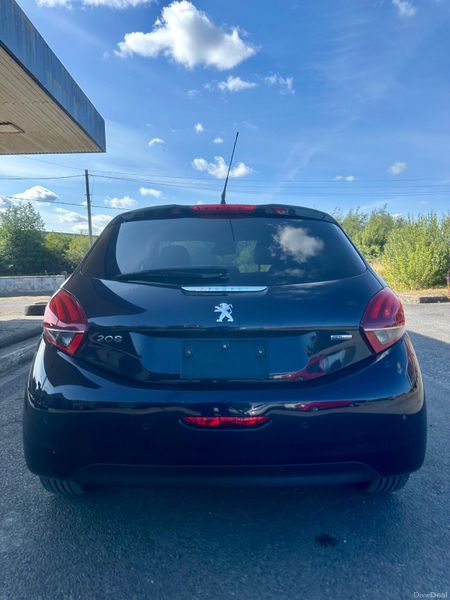 PEUGEOT 208 1.2L Automatic Very low Mileage 393510087