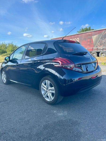 PEUGEOT 208 1.2L Automatic Very low Mileage 393510091