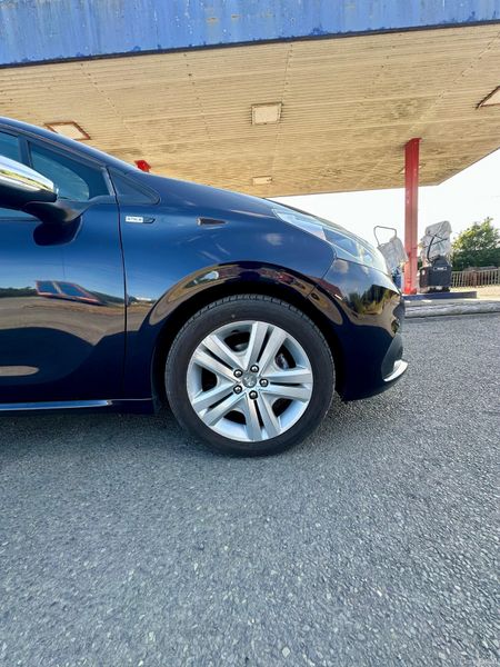 PEUGEOT 208 1.2L Automatic Very low Mileage 393510099