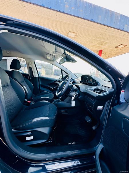 PEUGEOT 208 1.2L Automatic Very low Mileage 393510103