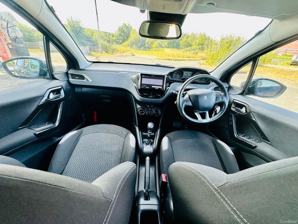 PEUGEOT 208 1.2L Automatic Very low Mileage 393510109