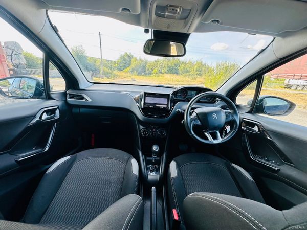 PEUGEOT 208 1.2L Automatic Very low Mileage 393510123