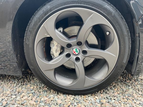 Alfa Romeo Giulia 2017 393515671