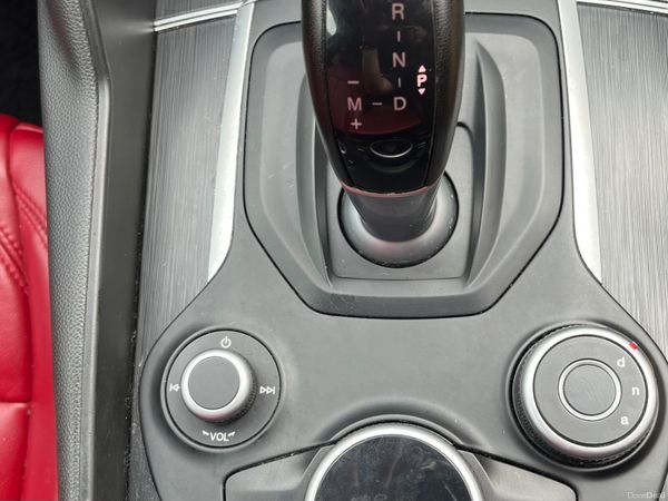 Alfa Romeo Giulia 2017 393515683